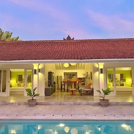 Fully Renovated Villa 3Br In Seminyak - Oberoi