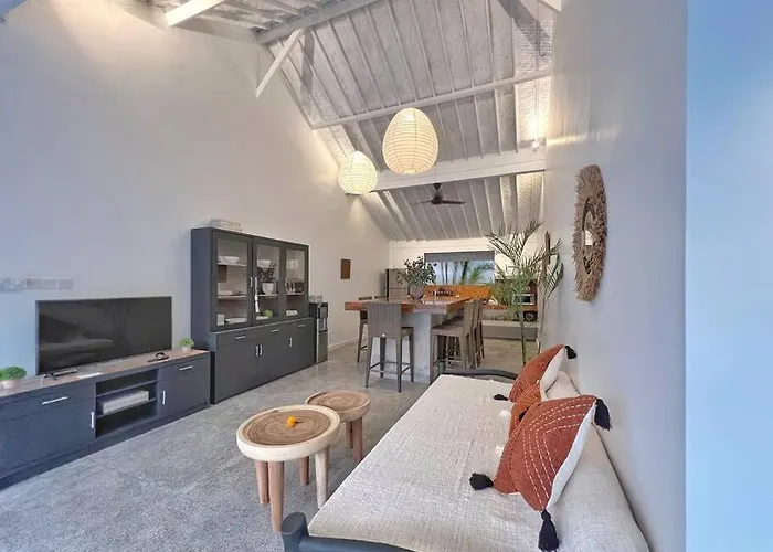 Fully Renovated 3br In - Oberoi