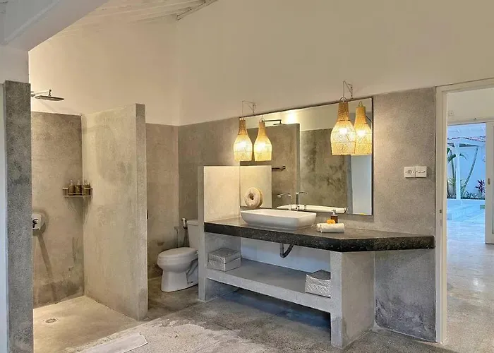 Villa Fully Renovated 3br In - Oberoi