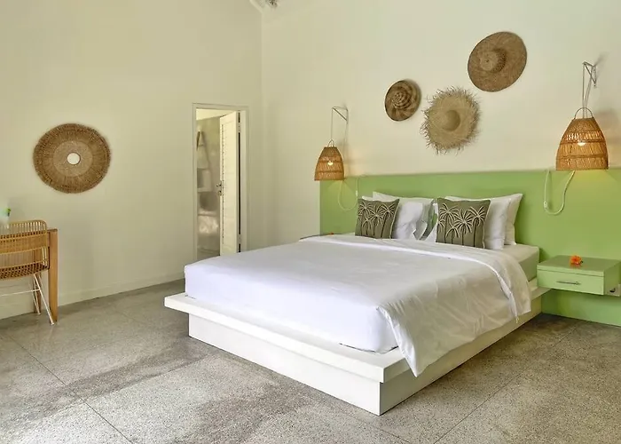 Fully Renovated 3br In - Oberoi