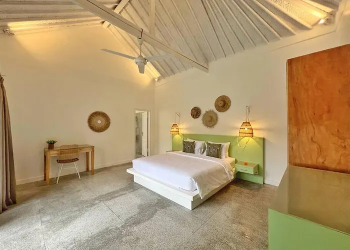 Fully Renovated 3br In - Oberoi *