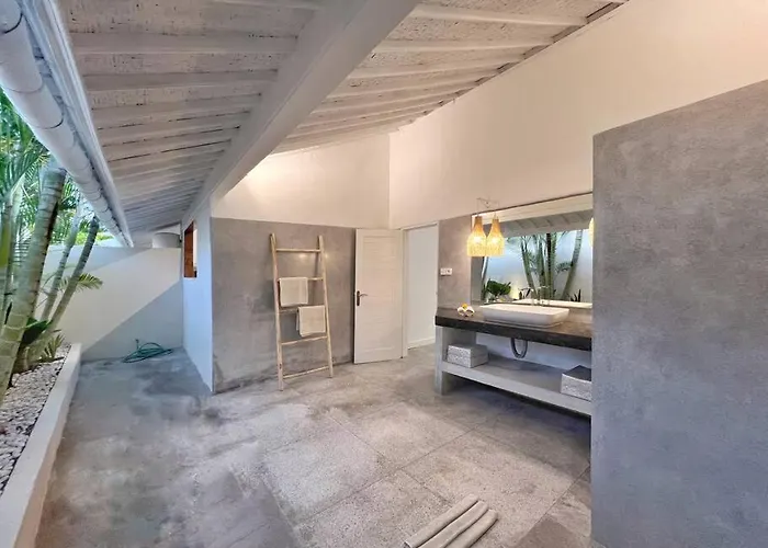 Villa Fully Renovated 3br In - Oberoi Seminyak